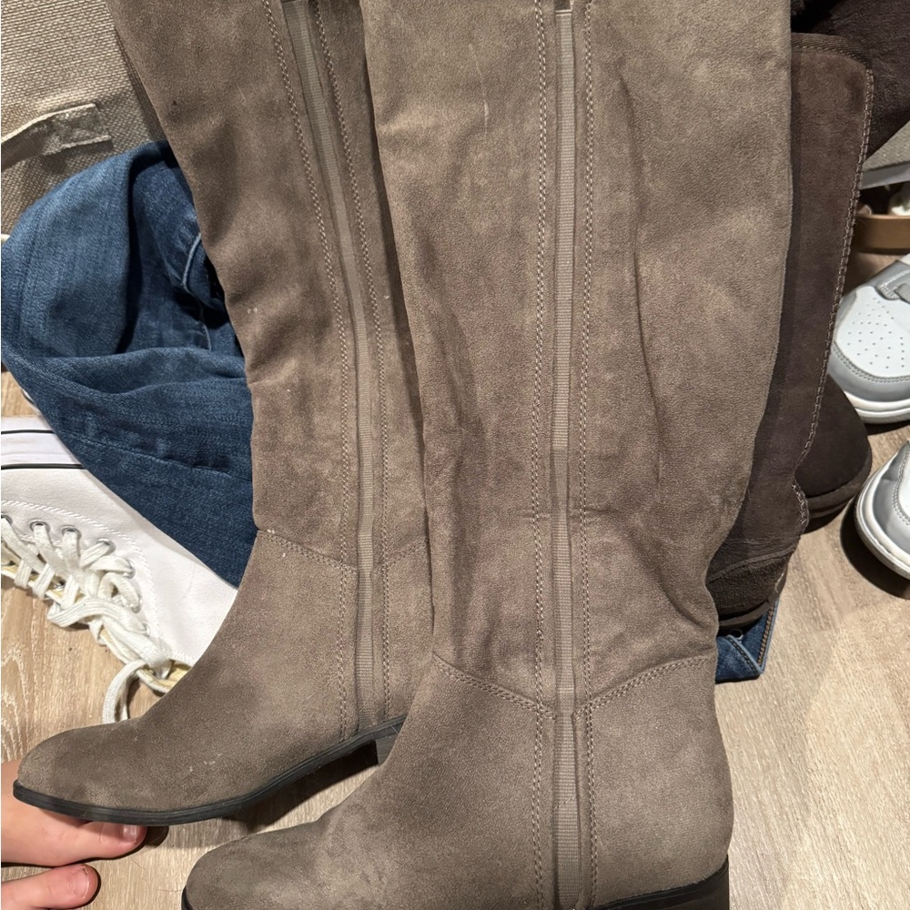 Women's Suede Knee-High Boots - Gray